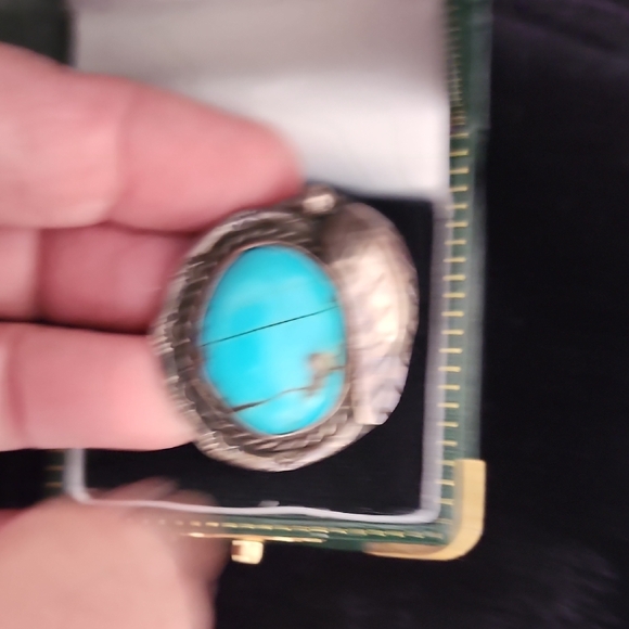 Elegant Silver and Turquoise Ring Set - Picture 6 of 9